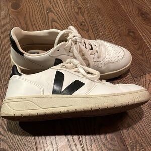 Veja V-10 Women’s Sneakers Size 9